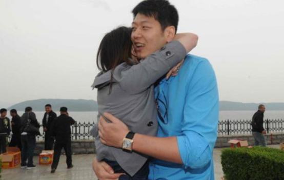 一家三口两国手，儿子是“王治郅接班人”，儿媳是“亚洲蝶后”