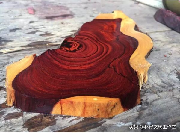 新的手串小叶紫檀会掉色吗,小叶紫檀手串老掉色怎么办