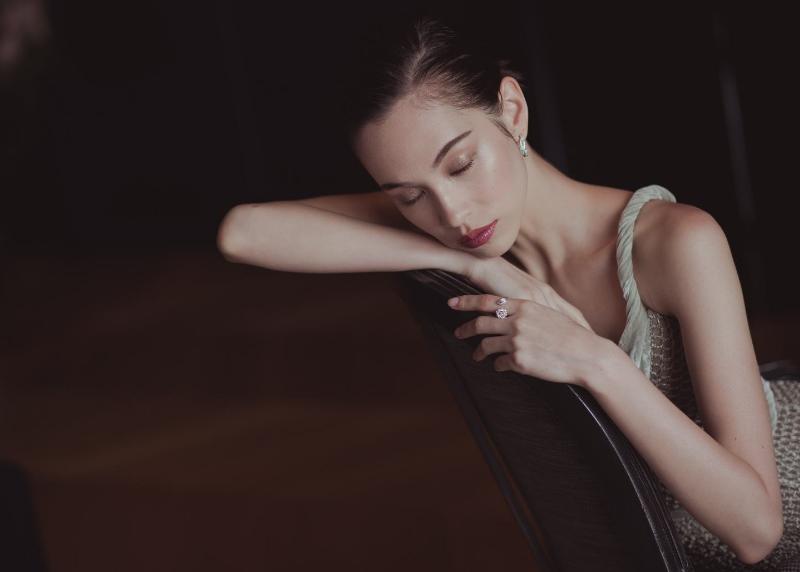 女模自曝半裸拍摄经历，被20多个男高管围观，合作方是资生堂？