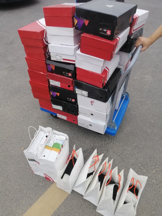 怎么做耐克阿迪代购,耐克代购都怎么挣钱的