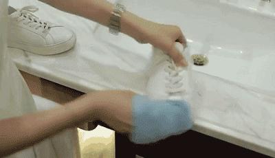 白鞋泛黄清洗神器,白鞋变黑清理的神器