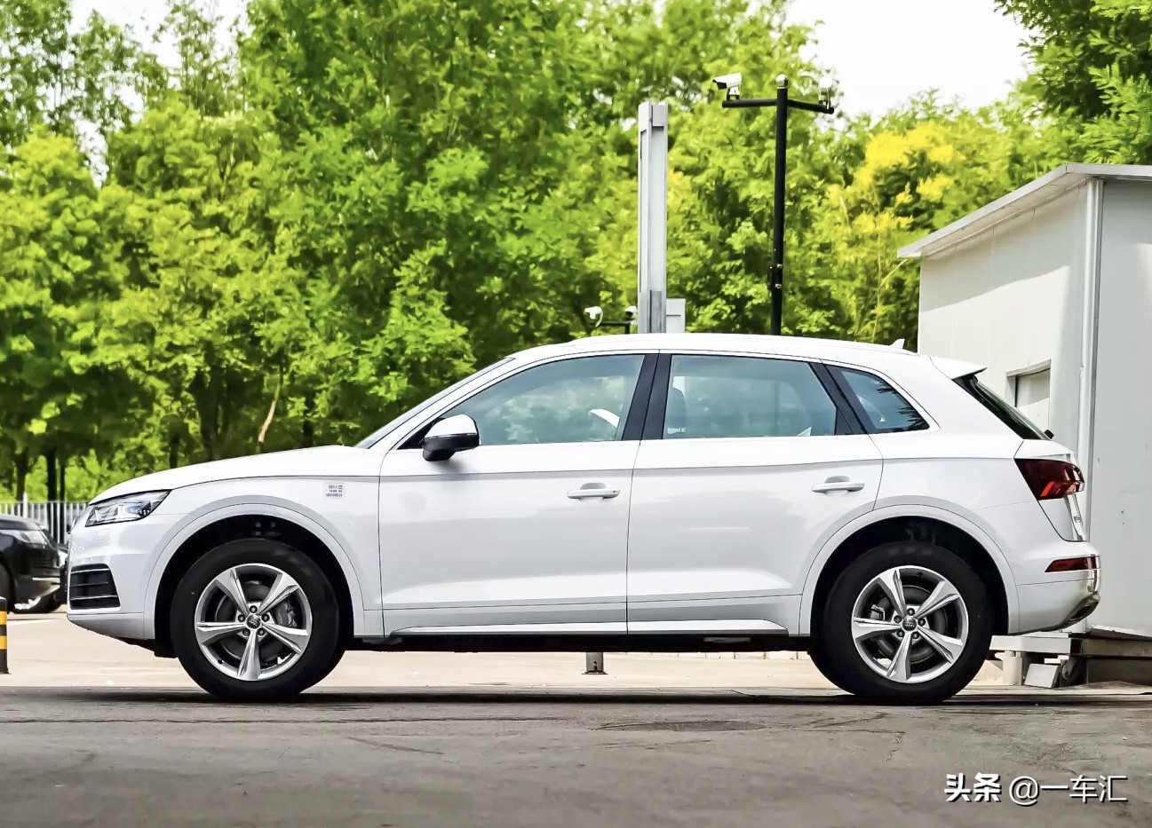 奥迪Q5L40TFSI荣享时尚型,2021款奥迪q5lsportback40tfsi落地价