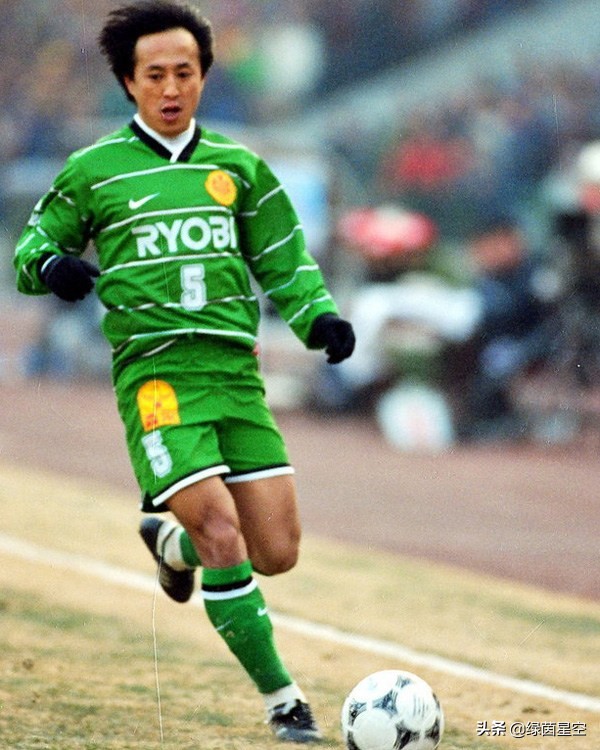 甲a最佳右后卫,甲a联赛十大最佳前锋