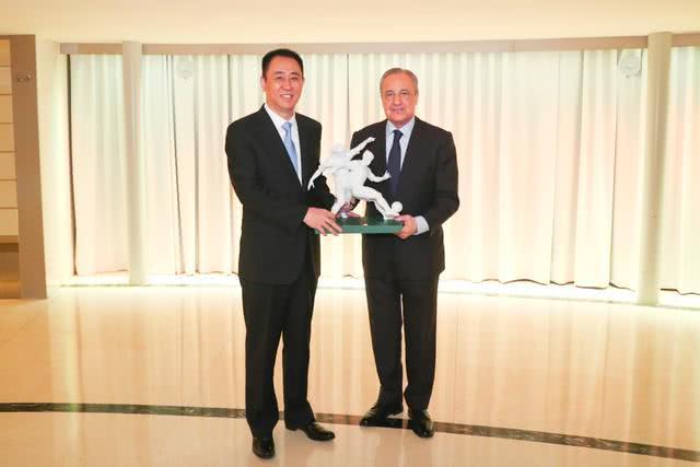 许家印马德里探班青训小球员,许家印谈广州恒大足球