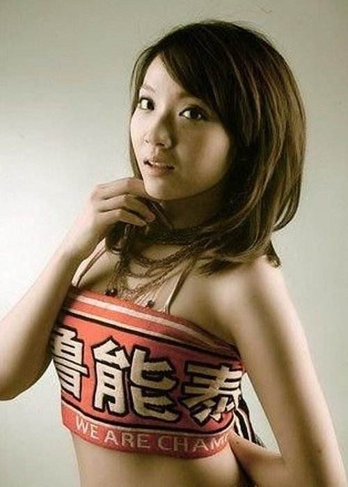 身材火热的足球宝贝,可爱又迷人的足球宝贝