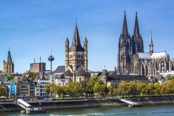 捐赠完扭头就跑，钢铁直男铁憨憨俄罗斯：请原谅我不会写诗