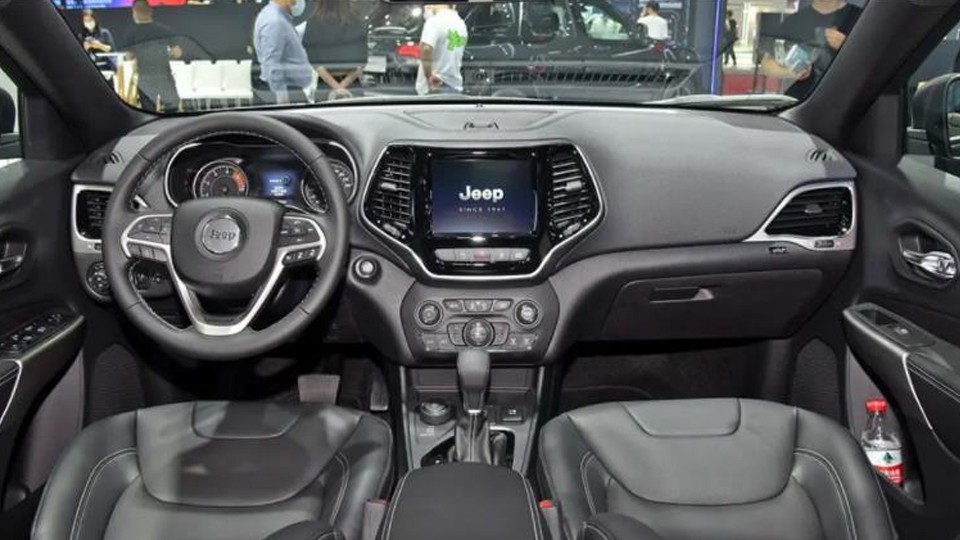 2020款jeep自由光降价4万,jeep自由光1.4油耗多少