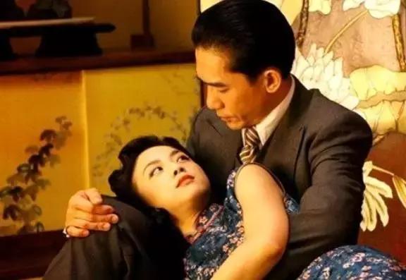 姚晨突然在微博大尺度谈“性”上热搜,背后的真正原因让人感慨