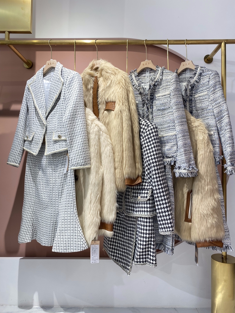 批发市场女装视频,广州十三行女装清仓直播间