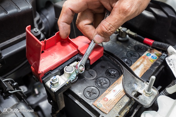 自己动手丰衣足食自己换电瓶是那么的简单