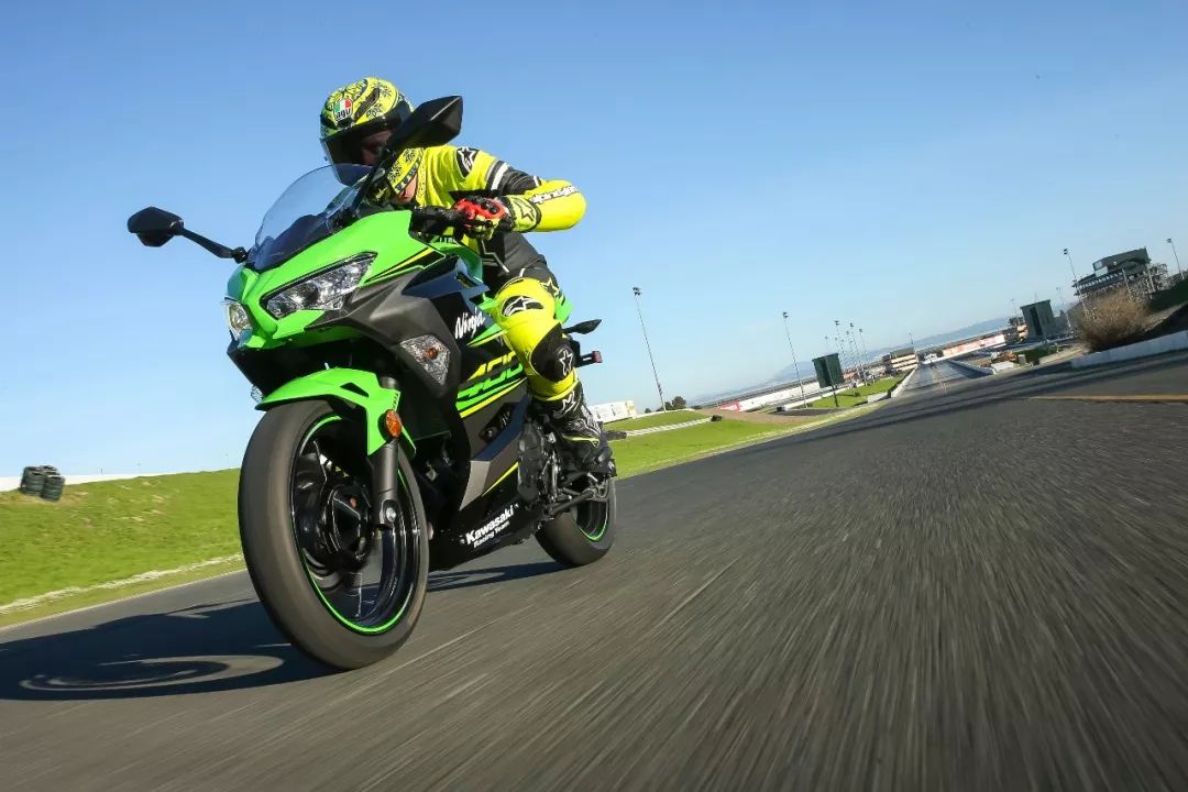 2022年小忍者400介绍,国产小忍者400能跑过250吗