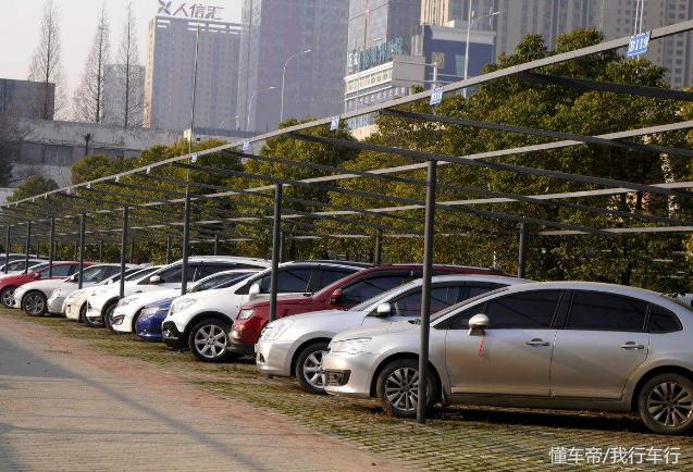 买宝马3系月薪多少养得起,奔驰c级260和宝马3系325哪个好