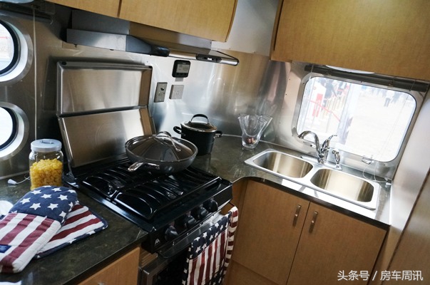 清风房车经典款33英尺,国产清风式房车