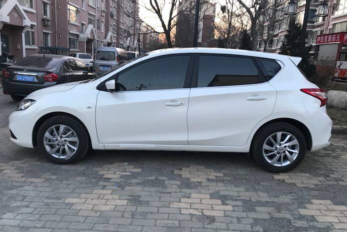 骐达tiida和飞度哪个值得入手,两厢车飞度和骐达