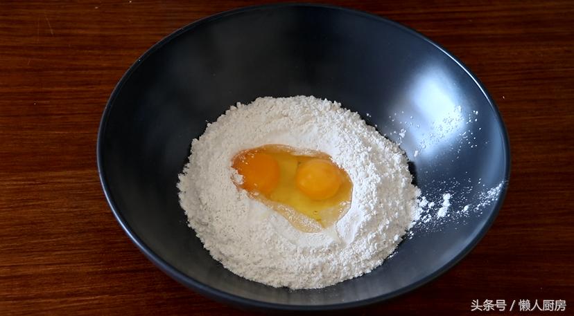 面粉秒变劲道面条好吃又易做,面粉做面条简单又快的方法