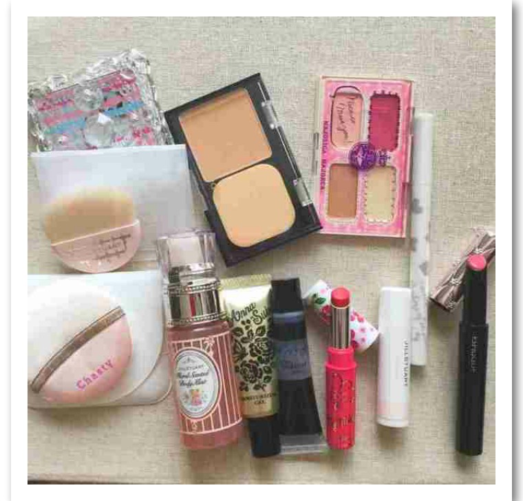 日本化妆包里面装什么东西,日本女生化妆包里有什么