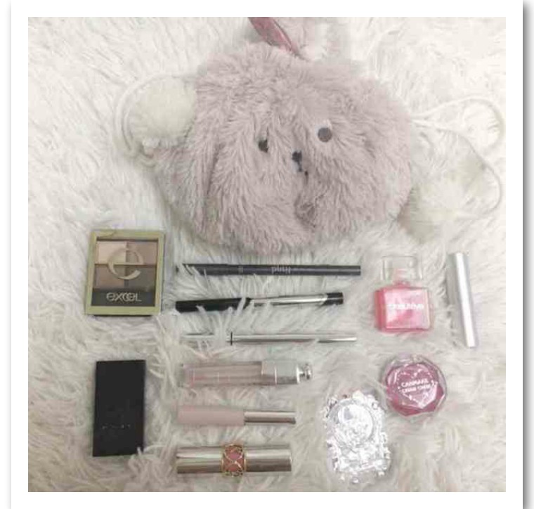 日本化妆包里面装什么东西,日本女生化妆包里有什么