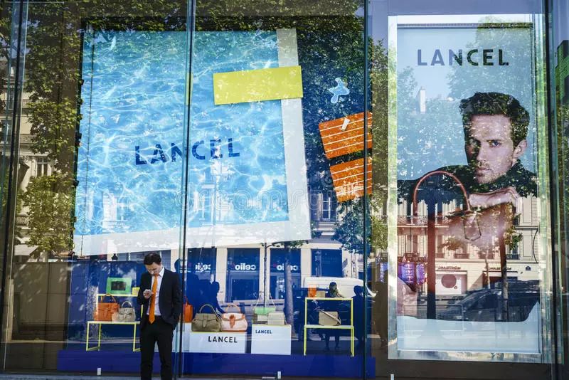 苏芒突然离任时尚集团总裁;开云眼镜部门入驻京东