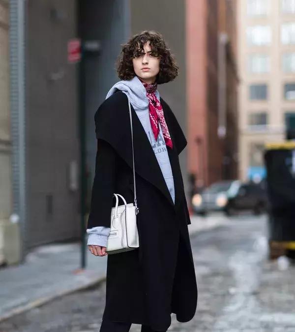 杨幂同款卫衣穿搭,杨幂同款卫衣如何搭配