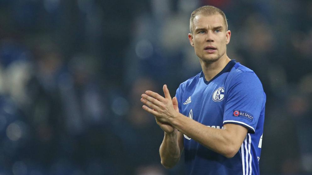 盘点这些年来足坛的意外事件,一碰就碎玻璃