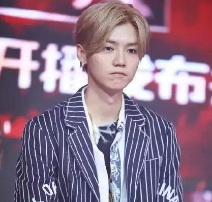 鹿晗关晓彤王源王俊凯易烊千玺,王俊凯王源易烊千玺鹿晗哭的样子