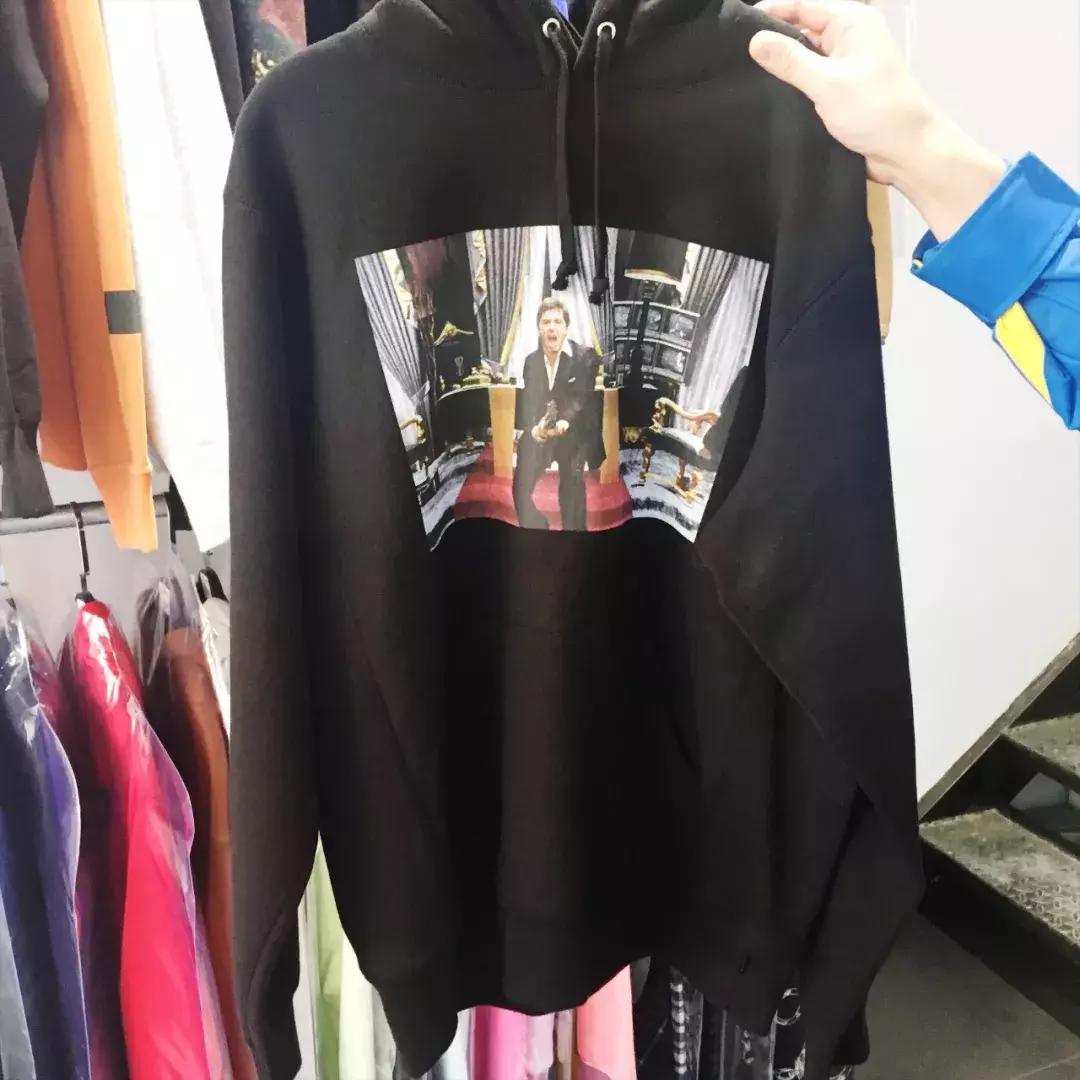 棣欐腐娼簵supreme,涓夐噷灞疆搴梥upreme