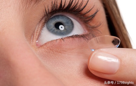 戴隐形眼镜会头疼怎么回事,戴隐形眼镜会头痛