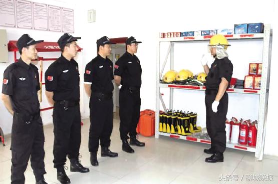 十年磨一剑顽石显锋芒,十年磨一剑一朝露锋芒图片