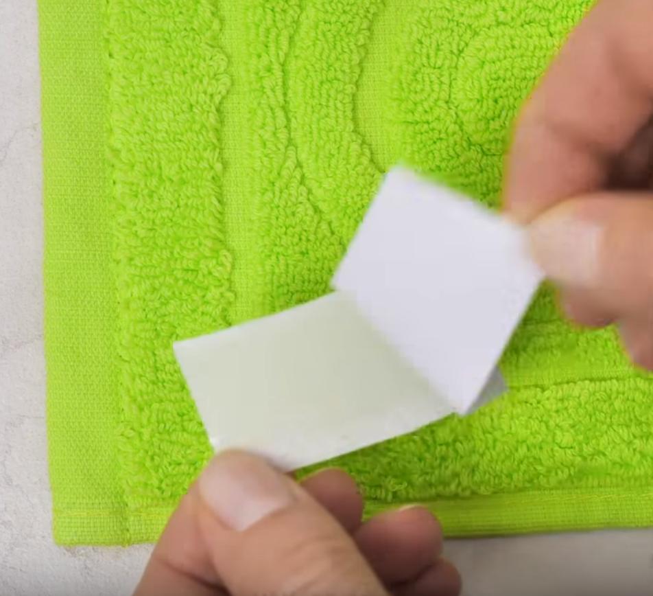 妹子洗澡时摔伤了，动手改造了防滑垫，家里人都夸她聪明