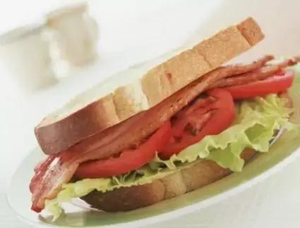 汉堡包和肉夹馍共同特征,肉夹馍被称为中国汉堡包