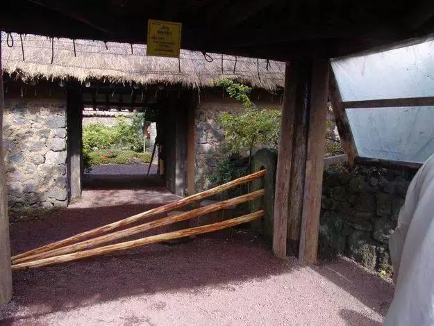 城里人往乡里跑,现在城里人都往农村跑啥意思