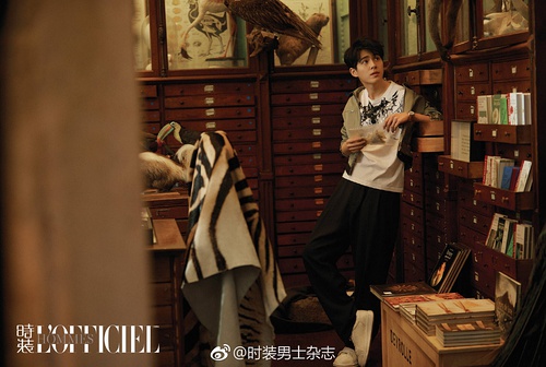 易烊千玺和杨幂谁更帅 (杨幂易烊千玺穿衣搭配)