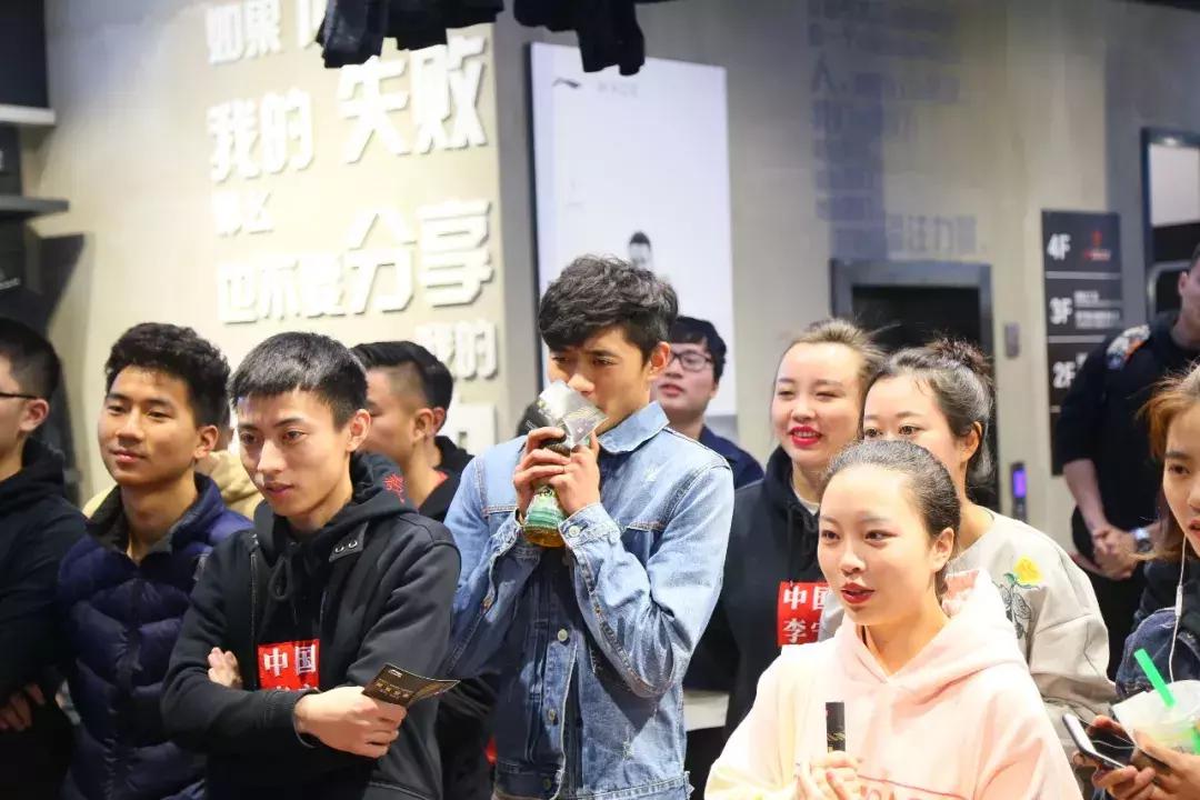 李宁短袖21巴黎时装周限定开箱,李宁巴黎时装周樱花限定版