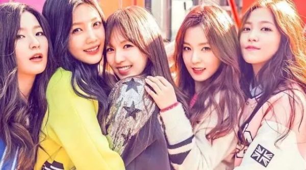 减龄秘籍学谭松韵穿出少女感,冬季怎么扎头发减龄又好看少女