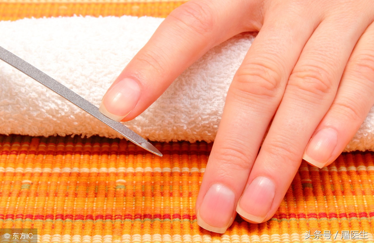 手指甲半月形代表什么,手指甲月牙处发黑是什么原因