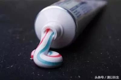 一支牙膏这样抹脸3天斑点消失,用什么牙膏可以去除脸上的斑点
