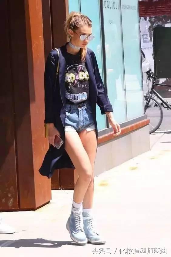 白t恤穿法搭配,t恤的30种穿法高级又时髦