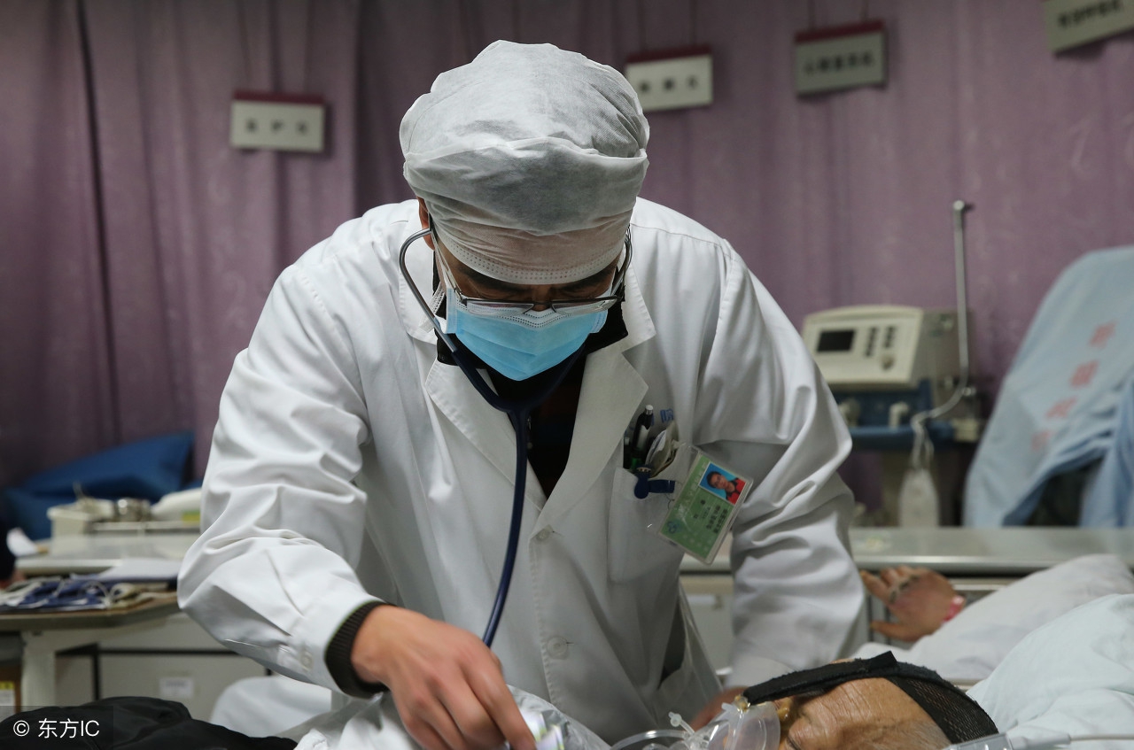 老人胸闷气短呼吸困难还伴有胸痛,老人气短胸闷浑身乏力打哆嗦