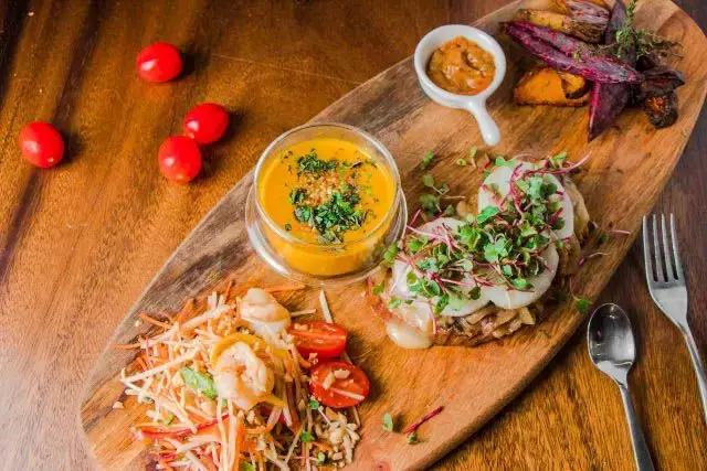 转角遇到猪？！魔都首家粉猪餐厅，吃完变精致的猪猪女孩！