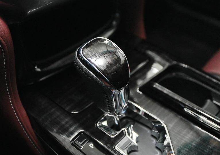 丰田皇冠2.0t对比雷克萨斯es200,丰田皇冠2.0t跟雷克萨斯es2.5