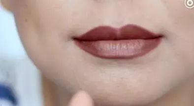 女生涂口红和不涂的区别,女生涂口红和男生涂口红