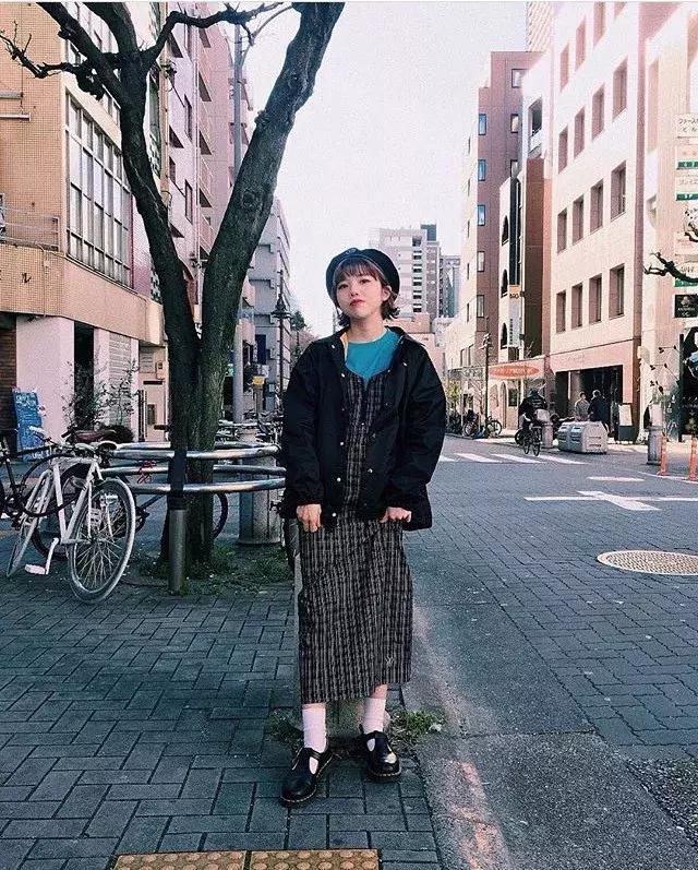 穿上这件外套你就是花丛中最酷的那朵花！