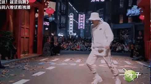 易烊千玺跳街舞vs鹿晗跳街舞,易烊千玺和鹿晗谁更火现在