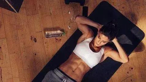 练腹肌时怎么避免脖子发力,练腹肌脖子会酸的四种原因