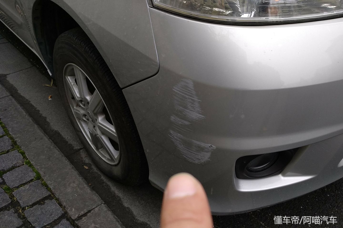 汽车车漆有锈点起皮自己修补,汽车车漆全是划痕怎么翻新