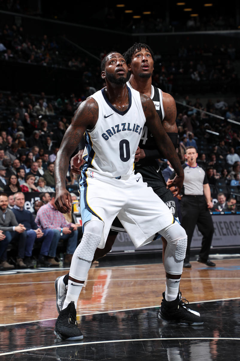 “师弟”让这双鞋在赛场上寿终正寝！IT穿这双鞋说出了湖人总…！