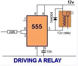 画出的555定时器电路引脚图,用555定时器构成双向流水灯电路图