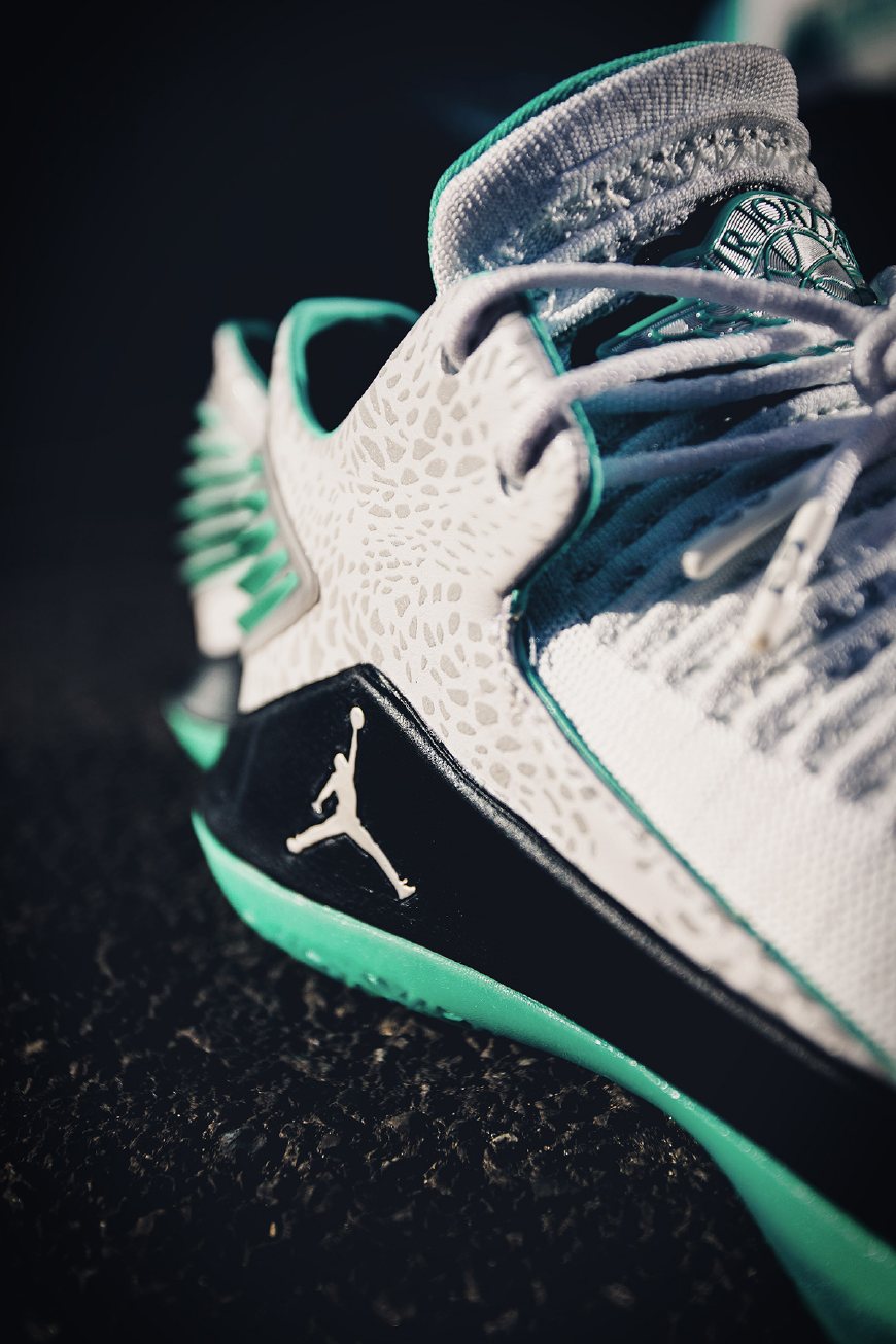 aj32郭艾伦鞋身内侧图,郭艾伦签名球鞋aj33
