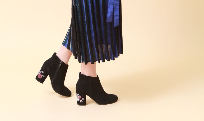 真皮春季短靴女100牛皮浅灰色,适合春天穿的短靴