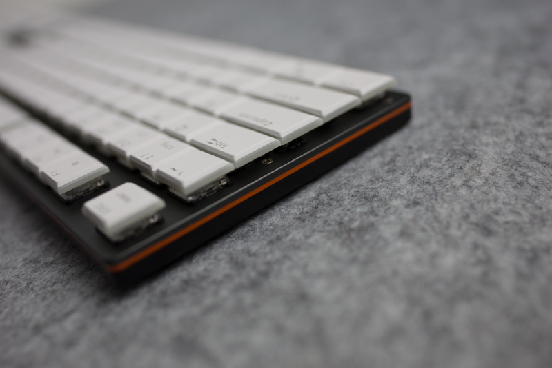 突破机械硬盘的厚度界限，做史上最薄机械键盘，而且它还有光！